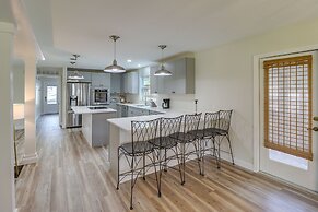 Private Pool & Lake Views: Family Home in Oxford