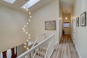 Private Pool & Lake Views: Family Home in Oxford