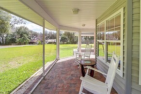 Private Pool & Lake Views: Family Home in Oxford