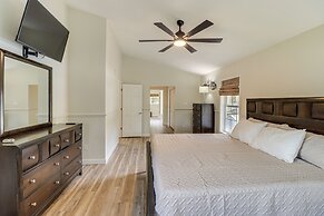 Private Pool & Lake Views: Family Home in Oxford