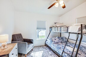 Waterfront Trinity Vacation Rental w/ Hot Tub!