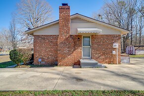 Group-friendly Durham Home 6 Mi to Duke University