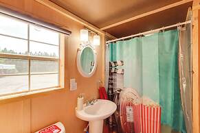 Higden Studio w/ Private Deck < 1 Mi to Lake!