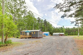 Higden Studio w/ Private Deck < 1 Mi to Lake!