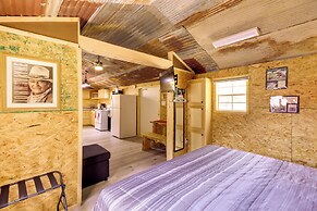 Higden Studio w/ Private Deck < 1 Mi to Lake!