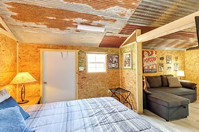 Higden Studio w/ Private Deck < 1 Mi to Lake!