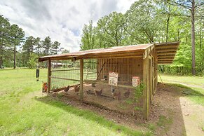 Higden Studio w/ Private Deck < 1 Mi to Lake!