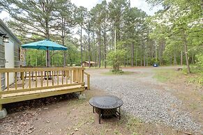 Higden Studio w/ Private Deck < 1 Mi to Lake!