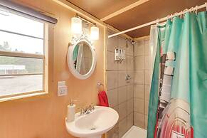 Higden Studio w/ Private Deck < 1 Mi to Lake!