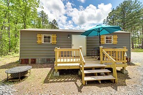 Higden Studio w/ Private Deck < 1 Mi to Lake!