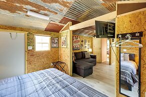 Higden Studio w/ Private Deck < 1 Mi to Lake!