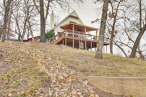 Deck + Kayaks: Grand Lake of the Cherokees Home