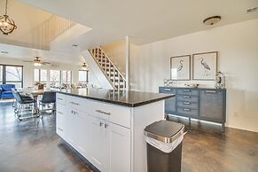 Deck + Kayaks: Grand Lake of the Cherokees Home