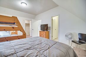 Deck + Kayaks: Grand Lake of the Cherokees Home