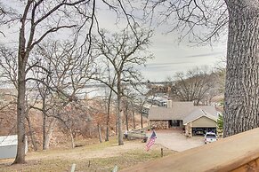 Deck + Kayaks: Grand Lake of the Cherokees Home