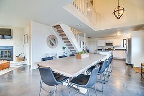 Deck + Kayaks: Grand Lake of the Cherokees Home