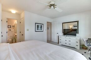 Lakefront Moneta Home w/ Community Boat Dock!