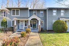 Lakefront Moneta Home w/ Community Boat Dock!