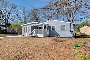 Smyrna Home w/ Porch: 2 Mi to Battery Atlanta!