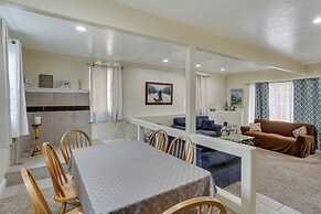 Charming Lakehead Cabin: Walk to Shasta Lake!