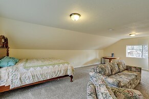 Charming Lakehead Cabin: Walk to Shasta Lake!