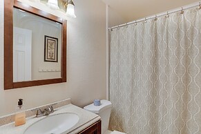 Charming Lakehead Cabin: Walk to Shasta Lake!