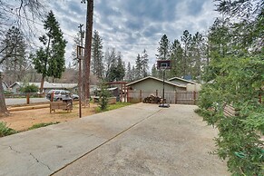 Charming Lakehead Cabin: Walk to Shasta Lake!