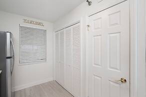 Hd1605 2 Bedroom Condo by RedAwning