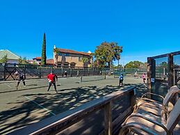 Hd1605 2 Bedroom Condo by RedAwning