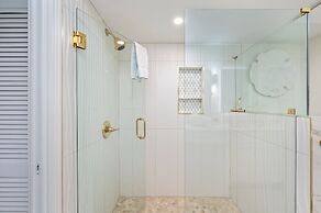 Hd1605 2 Bedroom Condo by RedAwning