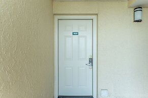 Hd1605 2 Bedroom Condo by RedAwning