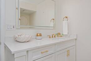 Hd1605 2 Bedroom Condo by RedAwning