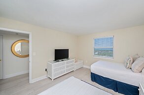 Hd1605 2 Bedroom Condo by RedAwning