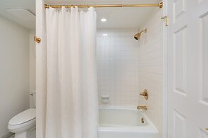 Hd1605 2 Bedroom Condo by RedAwning