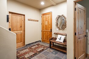 4 Full Moon 4 Bedroom Home by Moonlight Basin Lodging