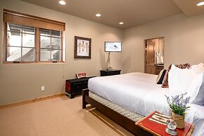 5 Hidden Trail 4 Bedroom Home by Moonlight Basin Lodging