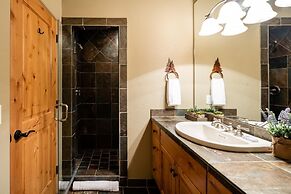 5 Hidden Trail 4 Bedroom Home by Moonlight Basin Lodging