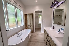 Cl 2849 River Escape At Horseshoe Falls 4 Bedroom Home by RedAwning