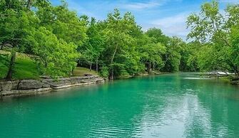 Cl 2849 River Escape At Horseshoe Falls 4 Bedroom Home by RedAwning