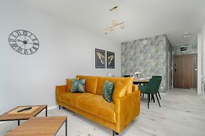 Apartment With Desk in Poznan by Renters
