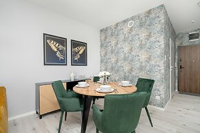 Apartment With Desk in Poznan by Renters