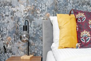 Apartment With Desk in Poznan by Renters