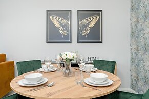 Apartment With Desk in Poznan by Renters