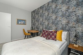 Apartment With Desk in Poznan by Renters