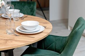 Apartment With Desk in Poznan by Renters