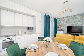 Apartment With Desk in Poznan by Renters