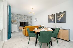 Apartment With Desk in Poznan by Renters