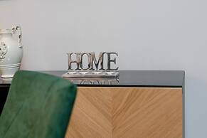 Apartment With Desk in Poznan by Renters