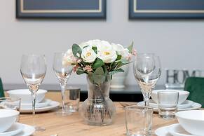 Apartment With Desk in Poznan by Renters