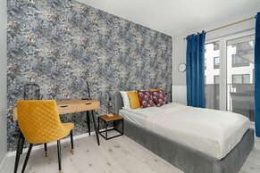 Apartment With Desk in Poznan by Renters
